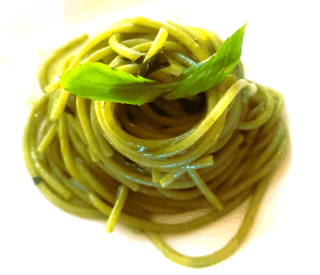 La cremosità imbattibile di uno spaghetto al pesto realizzato con Pacojet 4. Notate il colore verde brillante e la perfetta emulsione della salsa, ottenuta senza scaldare le lame e senza ossidazione.
